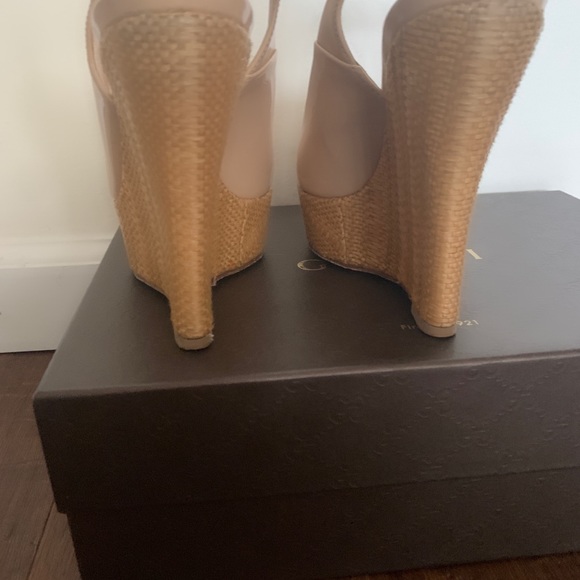 Gucci Vitello Vernice Soft Sable Wedge Sandal - Picture 5 of 6